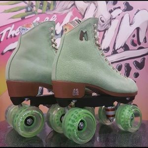 OUTDOOR ROLLERSKATES, SIZE 9. Less than $100